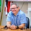 Com saúde e educação em 
