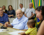 Prefeitura de Teresina entrega registros de imóveis a moradores do Residencial Primavera