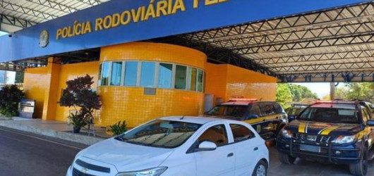 PRF recupera carro roubado e com sinais de adulteração em Floriano