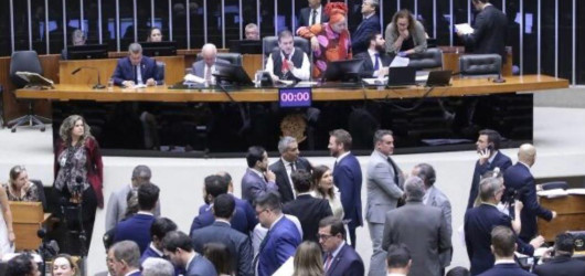 Comissão aprova isenção de ir para quem ganha até R$ 5 mil em 2026