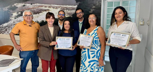 Prefeita Ivanária entrega aposentadorias a servidores em Esperantina