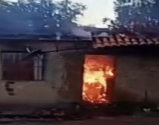 Casa é destruída por incêndio na cidade de Altos