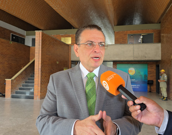 Deputado Gessivaldo Isaías cobra implementação de banco de ração para animais no Piauí