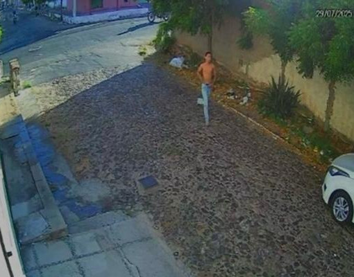 Câmera registra fuga de comparsa de jovem morto após tentativa de assalto em Parnaíba