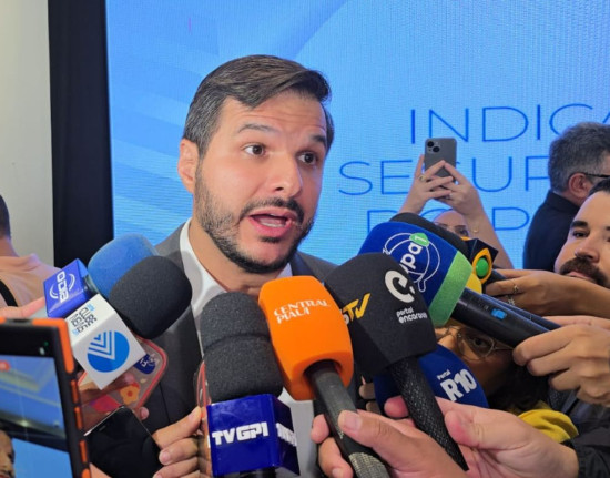 Carro de assessores de Washington Bandeira se envolve em acidente em Piracuruca