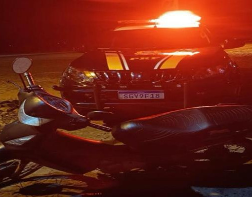 Adolescente é flagrado pilotando moto adulterada e sem capacete em rodovia do Piauí