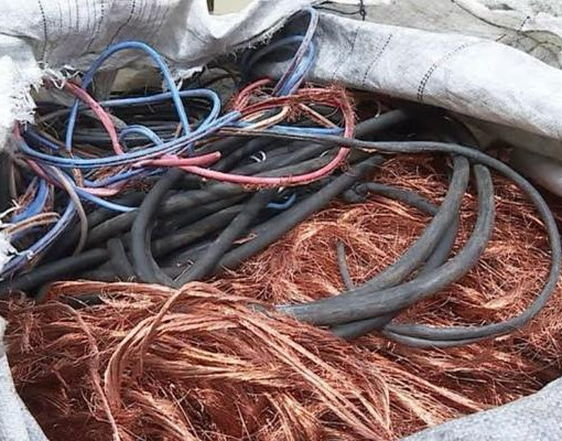 Sanciona lei que aumenta penas para furto e roubo de fios e cabos