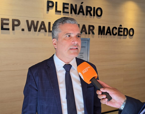 Dr. Vinicius diz que Wellington Dias indicará suplências de Júlio César ao Senado