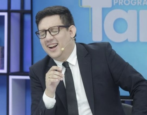 Corpo do jornalista Erlan Bastos é sepultado neste domingo na capital do Piauí