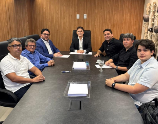 Severo Eulálio articula avanços do programa Casa Legal para moradores de Parnaíba