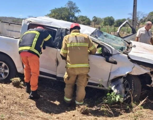 Quatro pessoas ficam feridas em acidente na BR-316, entre Elesbão Veloso e Valença do Piauí