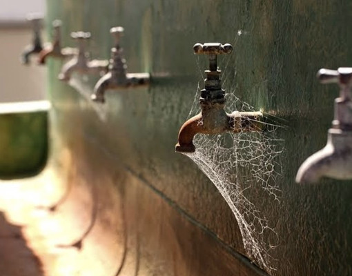 Rompimento de adutora deixa bairros da zona Sudeste de Teresina sem água nesta terça