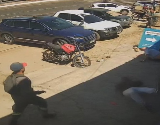 Vídeo: Vigilante reage a assalto e é baleado em frente a agência bancária em Timon