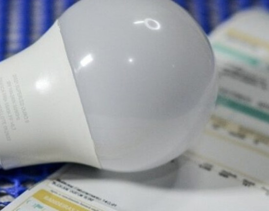 Conta de energia cai 2,6% em dezembro com recuo da bandeira vermelha