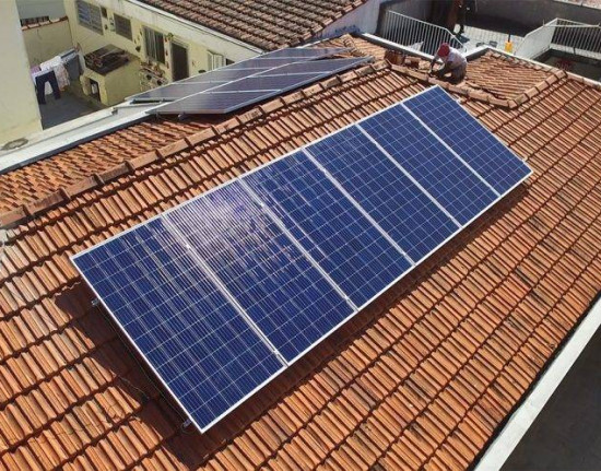 Justiça manda suspender ICMS da energia solar e acusa Estado de descumprir liminar