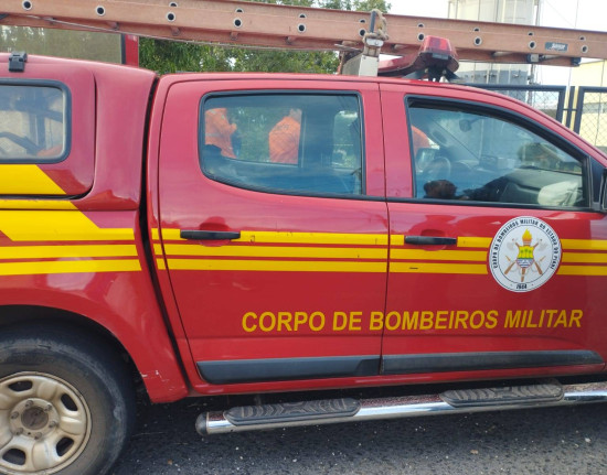 Casa é destruída por incêndio na cidade de Altos