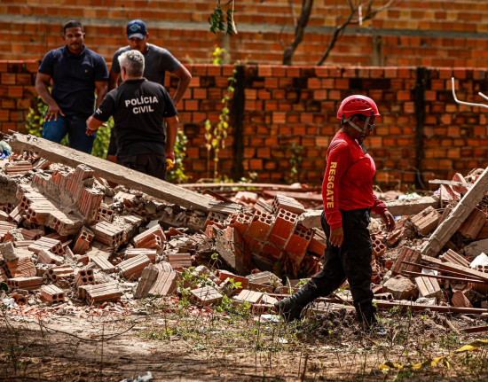 Menino de 11 anos escapa de desabamento e pediu ajuda em Barras