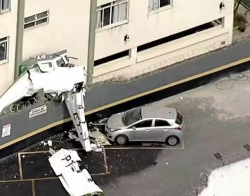 Avião atinge prédio em BH, mata piloto e copiloto e deixa feridos