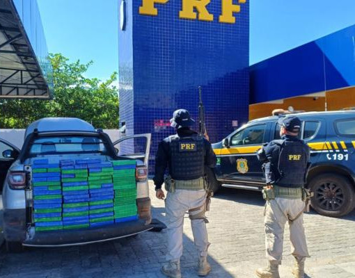 PRF apreende 135 kg de cocaína escondidos em veículo na BR-402, em Parnaíba
