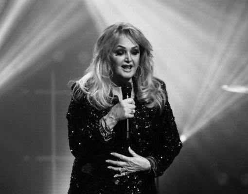 Bonnie Tyler morre aos 75 anos e deixa legado com sucessos que marcaram gerações