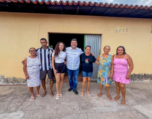 ”Queremos levar estudantes da rede pública ao topo”, diz Rafael ao conhecer trajetórias de sucesso