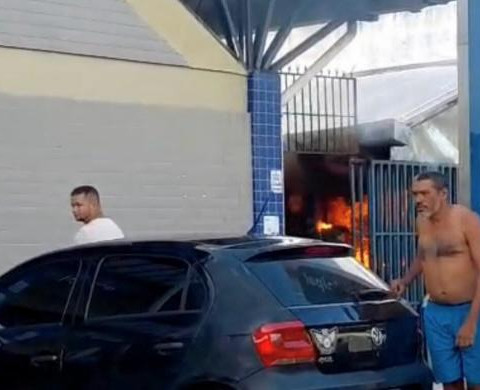 Mulher sofre queimaduras após incêndio em lanchonete no São Joaquim