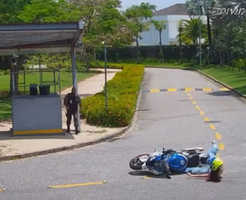 Juliette cai da moto de R$ 140 mil que ganhou de aniversário e mostra vídeo: “Inaugurando a moto”