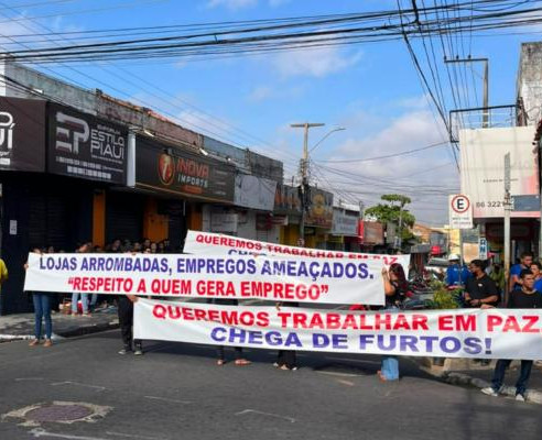 Lojistas fazem protesto e cobram reforço na segurança do Centro de Teresina