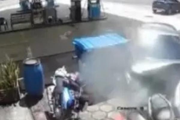 Policial militar perde controle de carro e causa acidente com vários veículos em Teresina