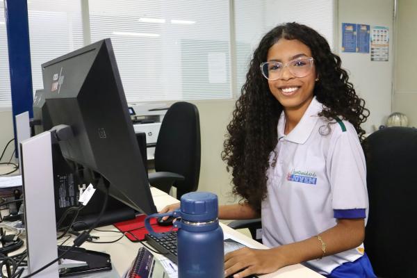 Jovens de Teresina têm acesso a 30 vagas e serviços gratuitos em mutirão de emprego