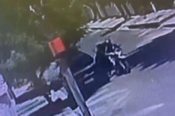 Dupla em motocicleta rende mulher e rouba carro na zona Leste Teresina