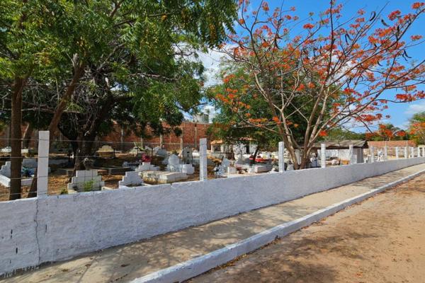 Prefeitura de Esperantina realiza limpeza dos cemitérios da cidade para o Dia de Finados