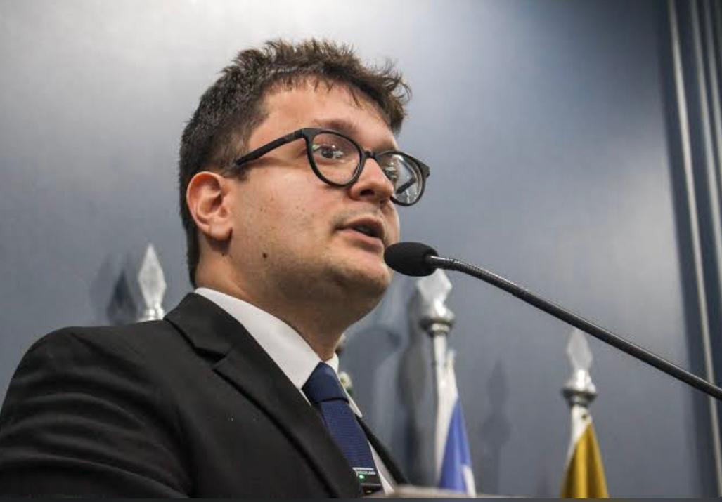 Gastos com publicidade institucional podem ser limitados por lei em Teresina, propõe Petrus Evelyn