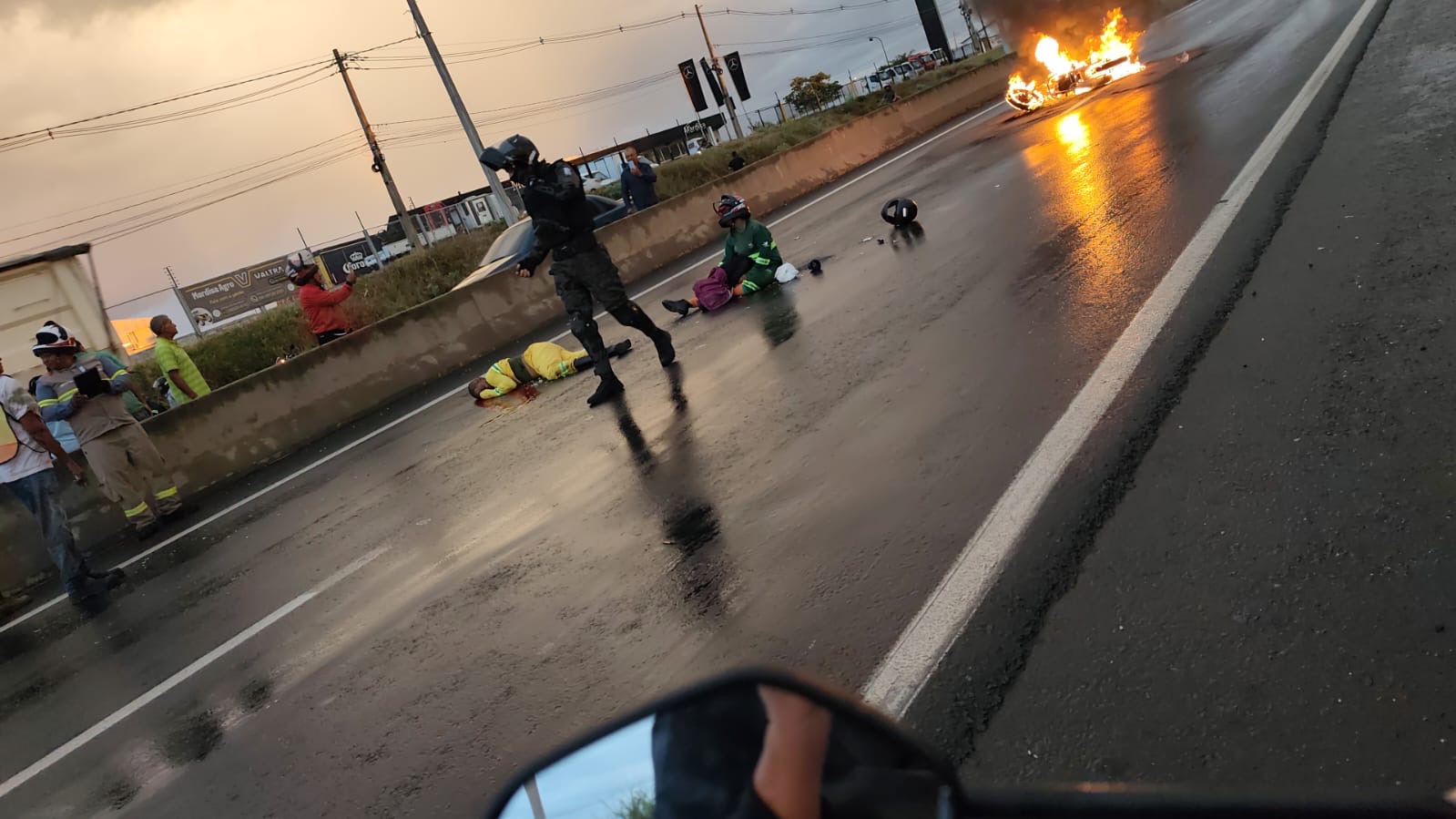 Motociclista morre e passageira fica ferida após acidente seguido de incêndio na BR-316