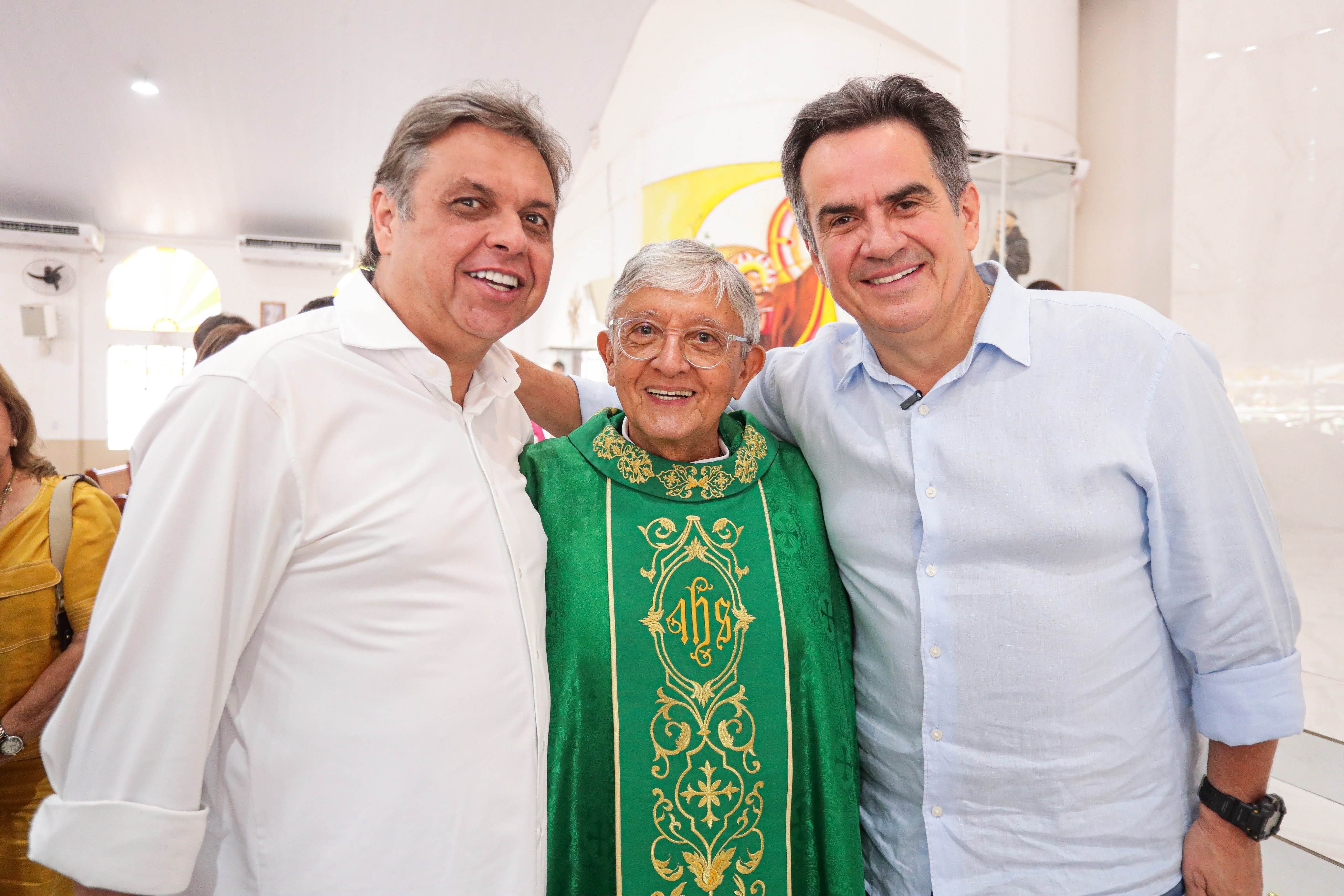 Júlio Arcoverde participa de missa em Teresina após recuperação