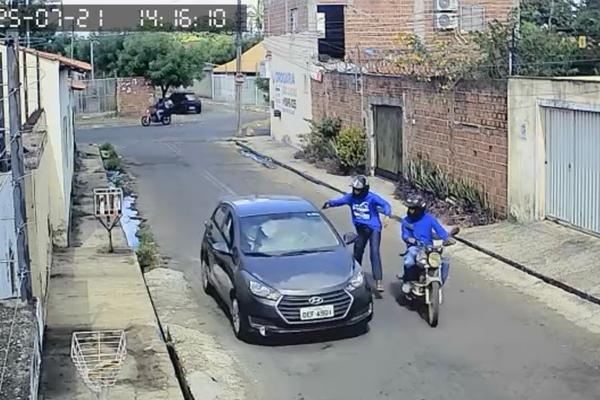 Casal de idosos é rendido e tem carro roubado na zona Leste de Teresina