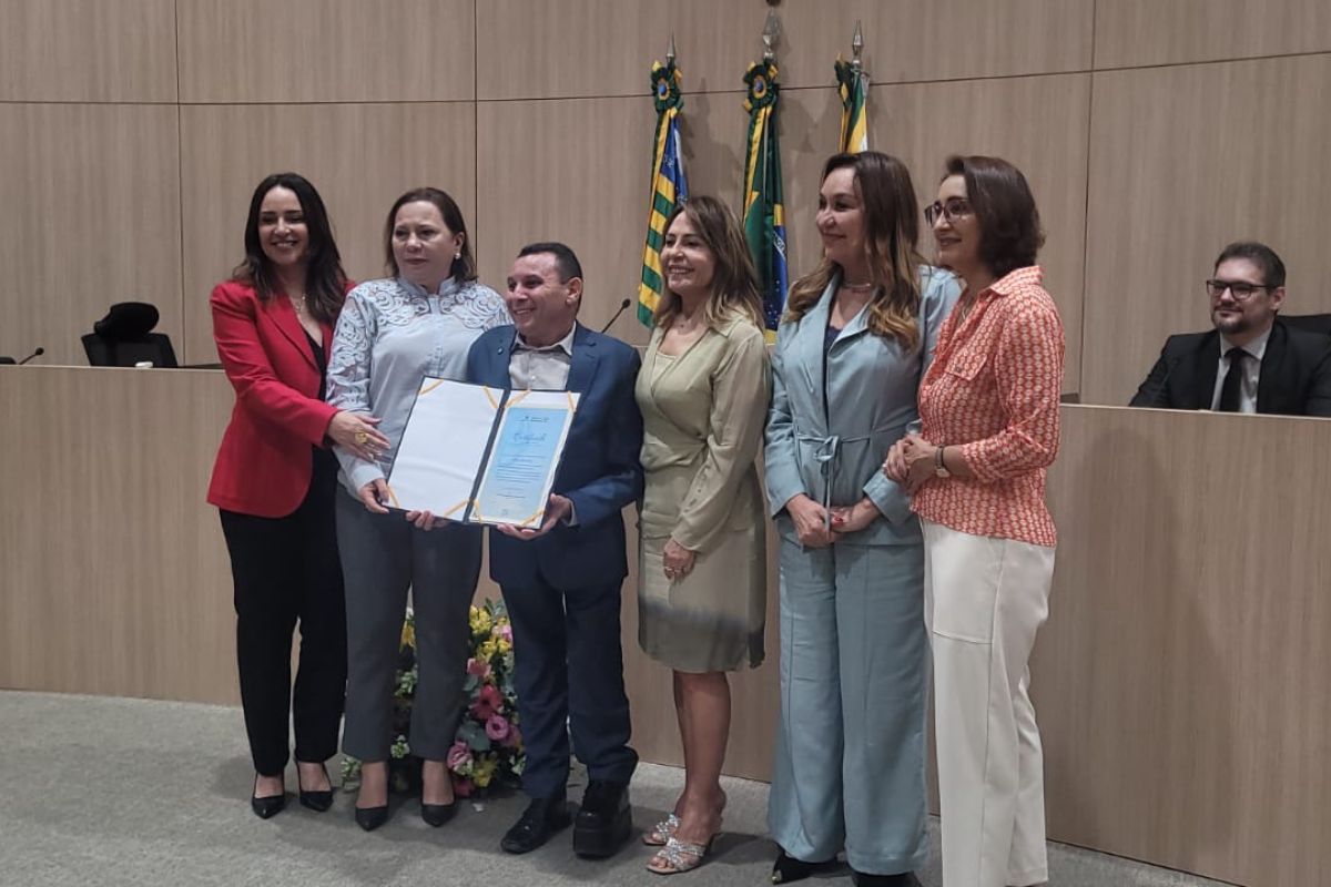 Secretário Mauro Eduardo é homenageado pelo TCE durante celebração dos 10 anos da LBI
