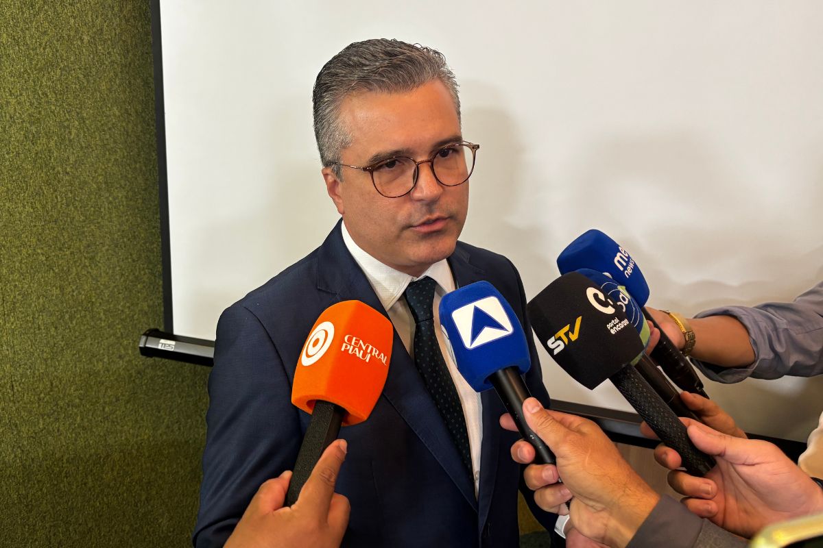 Líder do governo minimiza críticas de Franzé e aponta falhas das comissões da Alepi