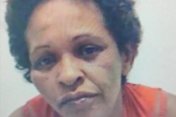 Mulher é morta a facadas e corpo é achado pelo enteado no Piauí