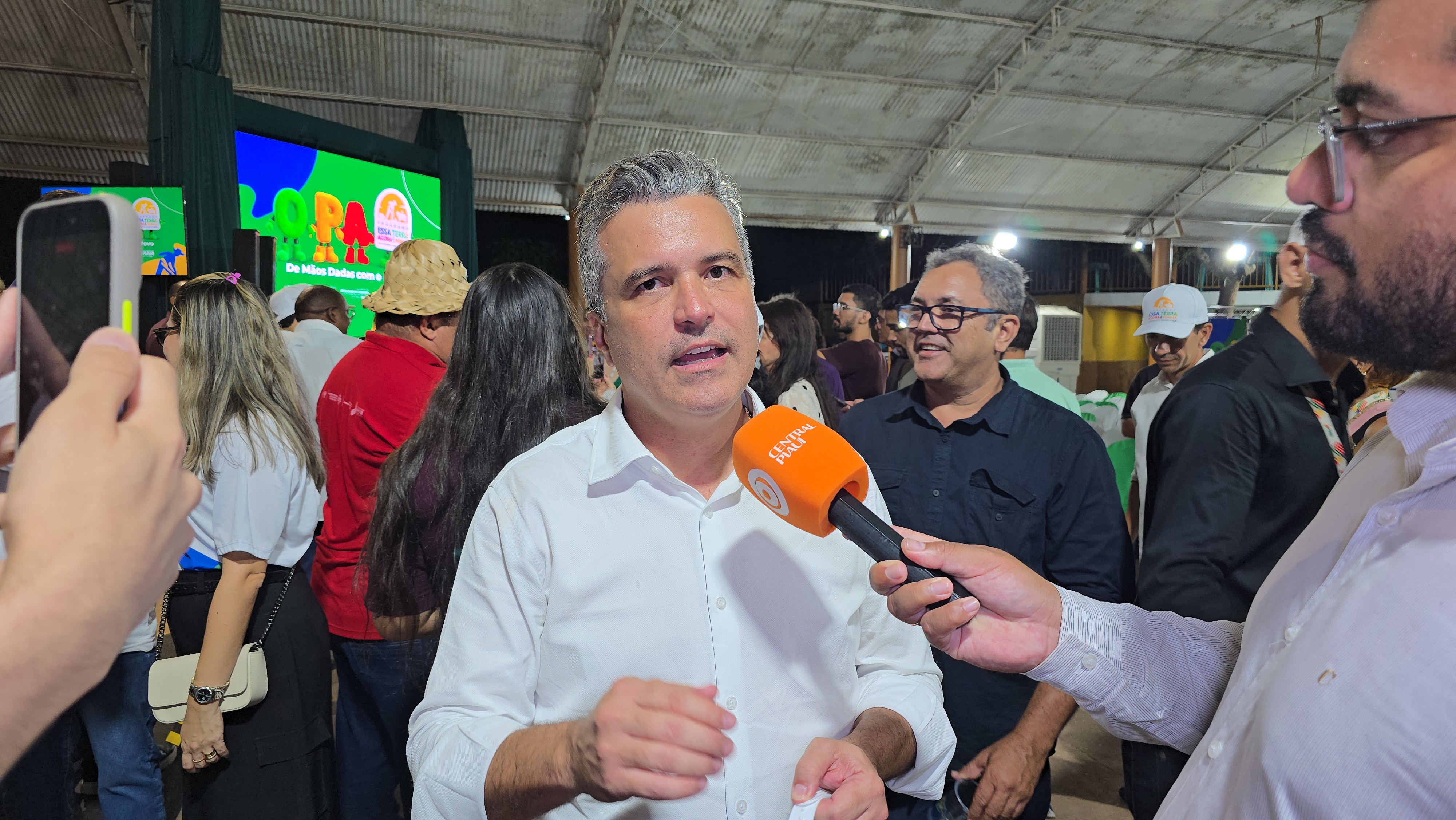 Dr. Vinícius destaca segurança jurídica para famílias beneficiadas com títulos de terra