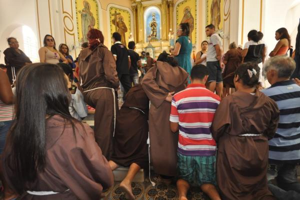 Marrom domina as festividades de São Francisco e movimenta comércio local