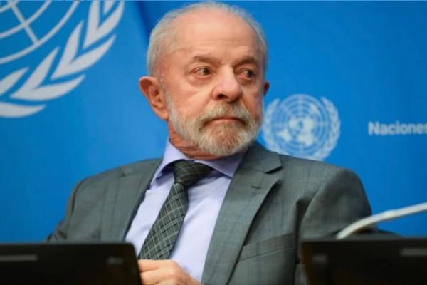 Presidente Lula enfrenta falha em avião da FAB e agradece proteção divina