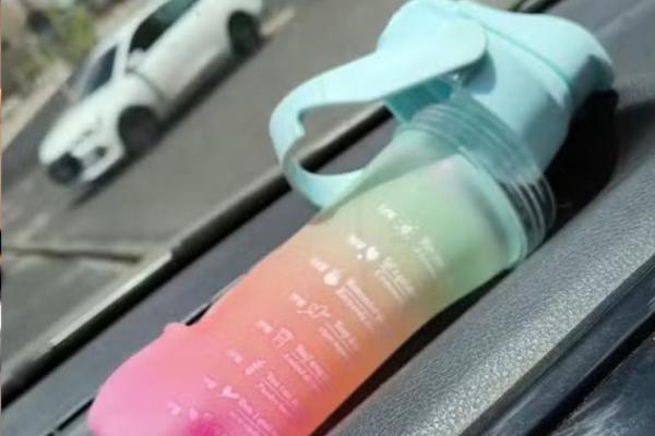 Onda de calor em Teresina faz garrafa plástica derreter dentro de veículo