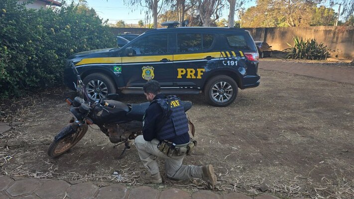 PRF apreende motocicleta adulterada durante Operação ExpoCorrente no Sul do Piauí