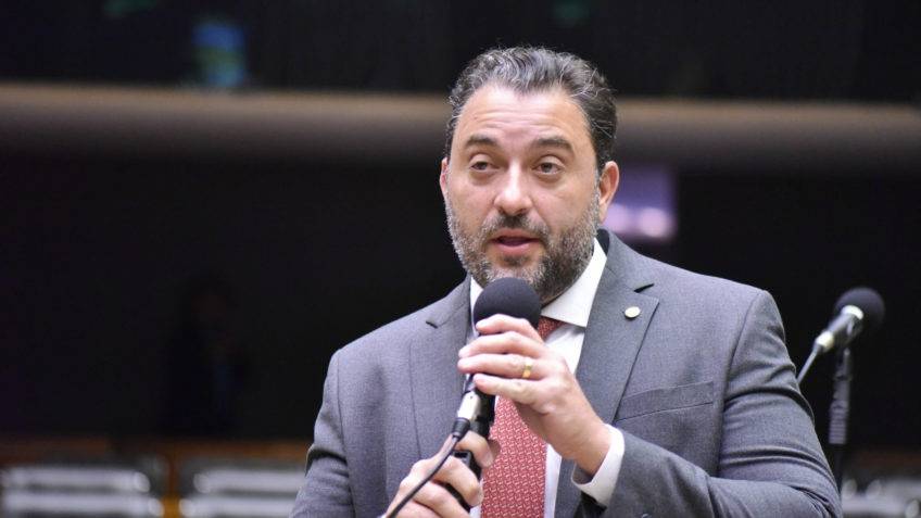 Átila Lira propõe taxar importações de até US$ 50 da Shein e AliExpress