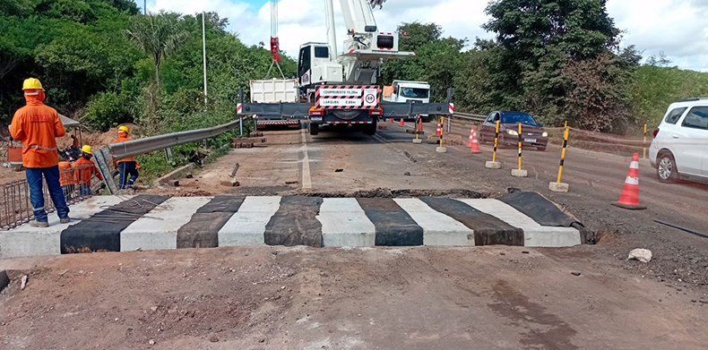 DNIT libera passagem em trecho da BR-343 interditado após desabamento