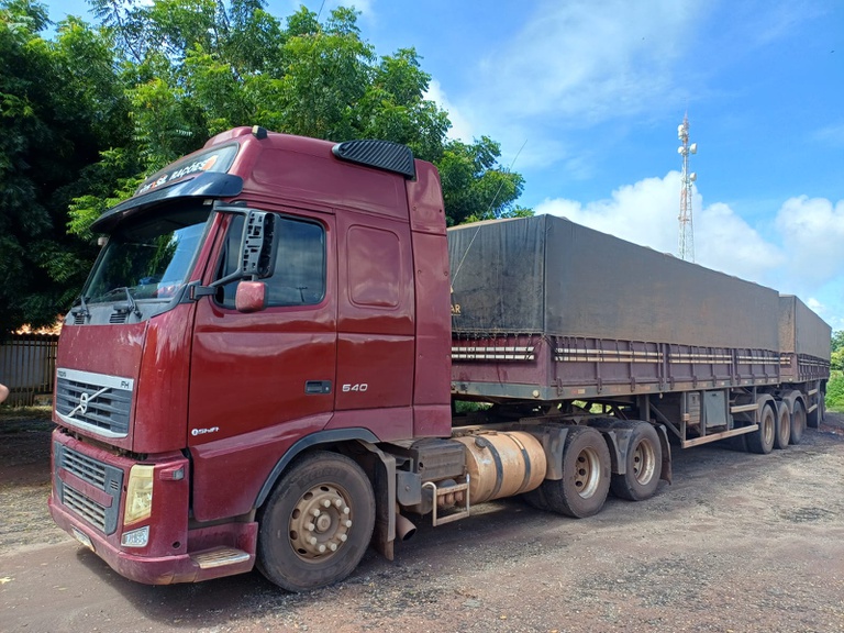 PRF apreende anfetaminas e carga irregular de madeira no interior do Piauí