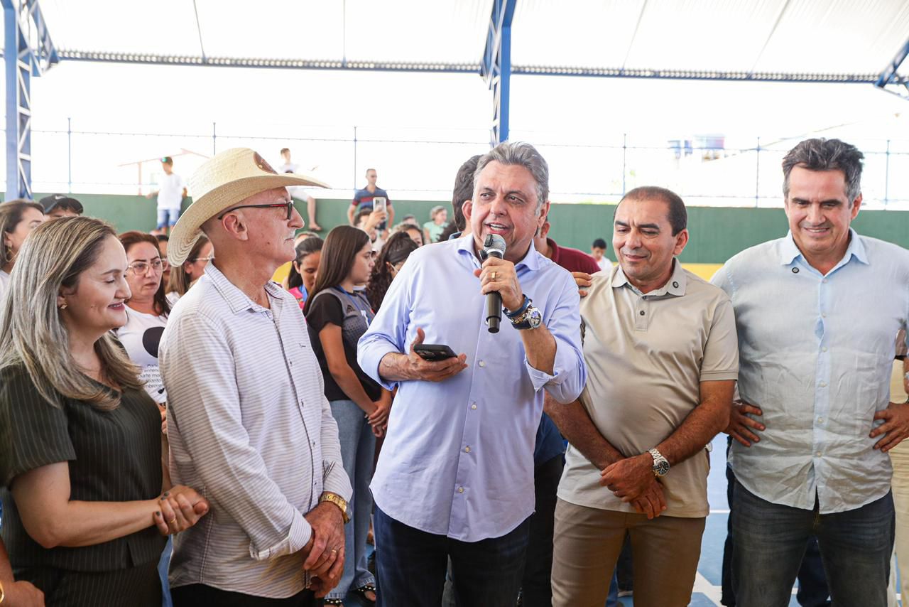 Júlio Arcoverde percorre municípios do Piauí e participa de festividades no interior