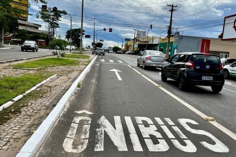 Motoristas de aplicativo devem fazer recadastro para usar faixa exclusiva