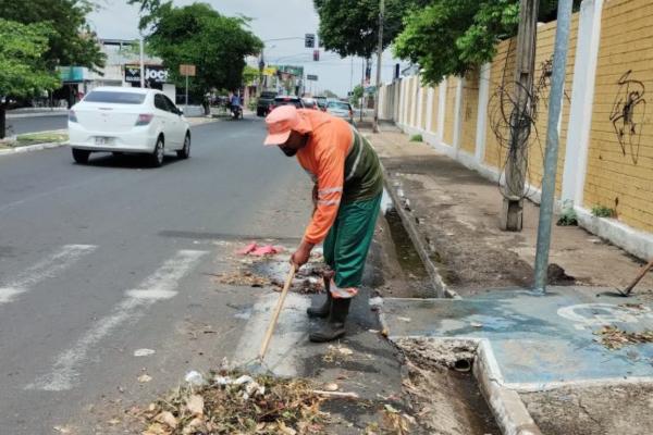 Projeto prevê piso de R$ 3 mil e aposentadoria especial para garis no país